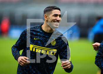 2021-01-03 - Achraf Hakimi of FC Internazionale warms up during the Serie A 2020/21 football match between FC Internazionale vs FC Crotone at the San Siro Stadium, Milan, Italy on January 03, 2021 - Photo FCI / Fabrizio Carabelli - FC INTERNAZIONALE VS FC CROTONE - ITALIAN SERIE A - SOCCER