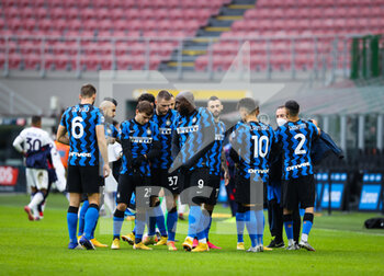 2021-01-03 - FC Internazionale players during the Serie A 2020/21 football match between FC Internazionale vs FC Crotone at the San Siro Stadium, Milan, Italy on January 03, 2021 - Photo FCI / Fabrizio Carabelli - FC INTERNAZIONALE VS FC CROTONE - ITALIAN SERIE A - SOCCER