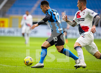 2021-01-03 - Lautaro Martínez of FC Internazionale in action during the Serie A 2020/21 football match between FC Internazionale vs FC Crotone at the San Siro Stadium, Milan, Italy on January 03, 2021 - Photo FCI / Fabrizio Carabelli - FC INTERNAZIONALE VS FC CROTONE - ITALIAN SERIE A - SOCCER