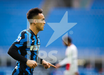 2021-01-03 - Lautaro Martínez of FC Internazionale scores goal during the Serie A 2020/21 football match between FC Internazionale vs FC Crotone at the San Siro Stadium, Milan, Italy on January 03, 2021 - Photo FCI / Fabrizio Carabelli - FC INTERNAZIONALE VS FC CROTONE - ITALIAN SERIE A - SOCCER