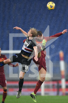 2021-01-03 - ROME, ITALY - January 3 : Morten Thorsby (L) of UC Sampdoria in action against Bryan Cristante (R) of AS Roma during the Serie A soccer match between AS Roma and UC Sampdoria at Stadio Olimpico on January 3,2021 in Rome Italy - ROMA VS SAMPDORIA - ITALIAN SERIE A - SOCCER