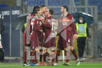 2021-01-03 - ROME, ITALY - January 3 : Edin Dzeko of AS Roma celebrates with his team mates after scoring a goal during Italian Serie A soccer match between AS Roma and UC Sampdoria at Stadio Olimpico on January 3,2021 in Rome Italy - ROMA VS SAMPDORIA - ITALIAN SERIE A - SOCCER