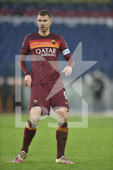 2021-01-03 - ROME, ITALY - January 3 : Edin Dzeko  of AS Roma in action during the Serie A soccer match between AS Roma and UC Sampdoria at Stadio Olimpico on January 3,2021 in Rome Italy - ROMA VS SAMPDORIA - ITALIAN SERIE A - SOCCER
