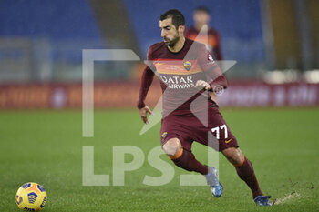 2021-01-03 - ROME, ITALY - January 3 : Henrikh Mkhitaryan  of AS Roma in action during the Serie A soccer match between AS Roma and UC Sampdoria at Stadio Olimpico on January 3,2021 in Rome Italy - ROMA VS SAMPDORIA - ITALIAN SERIE A - SOCCER