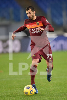 2021-01-03 - ROME, ITALY - January 3 : Henrikh Mkhitaryan of AS Roma in action during the Serie A soccer match between AS Roma and UC Sampdoria at Stadio Olimpico on January 3,2021 in Rome Italy - ROMA VS SAMPDORIA - ITALIAN SERIE A - SOCCER