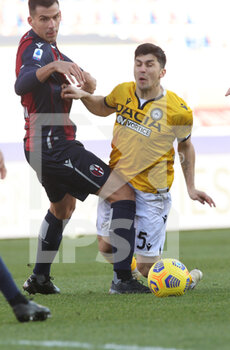 2021-01-06 - Bologna's Nehuen Paz (L) and Udinese's Fernando Forestieri during the Italian Serie A soccer match Bologna Fc Udinese at the Renato Dall'Ara stadium in Bologna, Italy, 6 January 2021. Ph. Michele Nucci - BOLOGNA VS UDINESE - ITALIAN SERIE A - SOCCER
