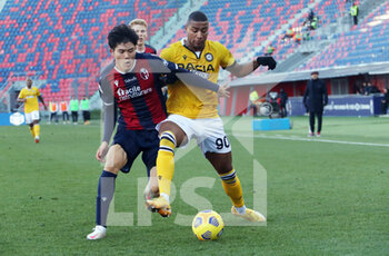 2021-01-06 - Bologna's Takehiro Tomiyasu (L) and Udinese's Marvin Zeegelaar during the Italian Serie A soccer match Bologna Fc Udinese at the Renato Dall'Ara stadium in Bologna, Italy, 6 January 2021. Ph. Michele Nucci - BOLOGNA VS UDINESE - ITALIAN SERIE A - SOCCER