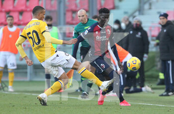 2021-01-06 - Udinese's Rodrigo Becao (L) and Bologna's Musa Barrow during the Italian Serie A soccer match Bologna Fc Udinese at the Renato Dall'Ara stadium in Bologna, Italy, 6 January 2021. Ph. Michele Nucci - BOLOGNA VS UDINESE - ITALIAN SERIE A - SOCCER
