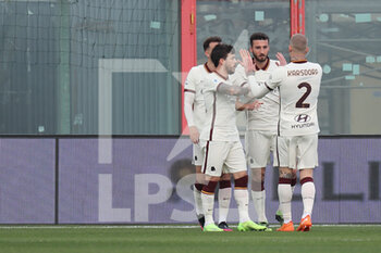 2021-01-06 - as Roma celebrates after scoring a goal during the Serie A soccer match between Crotone - Roma, Stadio Ezio Scida on January 06, 2021 in Crotone Italy - CROTONE VS ROMA - ITALIAN SERIE A - SOCCER