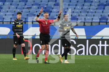 2021-01-06 - The Referee of the match Paolo Valeri, consultin VAR - SAMPDORIA VS INTER - ITALIAN SERIE A - SOCCER