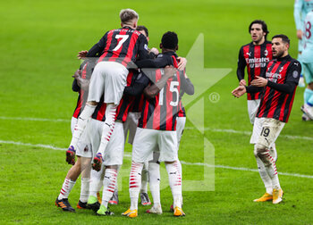 2021-01-09 - Franck Kessie of AC Milan celebrates with his teammates - AC MILAN VS TORINO FC - ITALIAN SERIE A - SOCCER