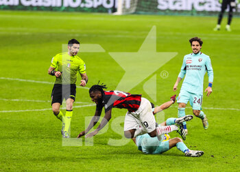 2021-01-09 - Franck Kessie of AC Milan fights for the ball - AC MILAN VS TORINO FC - ITALIAN SERIE A - SOCCER