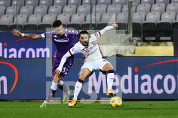 2021-01-10 - Riccadro Sottil (Cagliari Calcio) in azione contrastato da Cristiano Biraghi (ACF Fiorentina) - FIORENTINA VS CAGLIARI - ITALIAN SERIE A - SOCCER