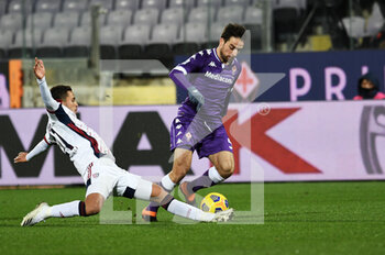 2021-01-10 - Giacomo Bonaventura (ACF Fiorentina) in azione contrastato da Christian Oliva (Cagliari Calcio) - FIORENTINA VS CAGLIARI - ITALIAN SERIE A - SOCCER