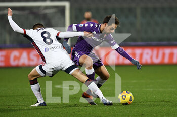 2021-01-10 - Giacomo Bonaventura (ACF Fiorentina) in azione contrastato da Razvan Marin (Cagliari Calcio) - FIORENTINA VS CAGLIARI - ITALIAN SERIE A - SOCCER