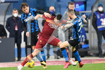 2021-01-10 - ROME, ITALY - January 10 : Gonzalo Villar (C) of AS Roma in action against Nicolo' Barella (L) at Marcelo Brozovic of FC International Milan  during the Serie A soccer match between AS Roma and FC International Milan at Stadio Olimpico on January 10,2021 in Rome Italy - AS ROMA VS FC INTERNAZIONALE - ITALIAN SERIE A - SOCCER