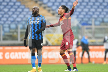 2021-01-10 - ROME, ITALY - January 10 : Romelu Lukaku (L) of FC International Milan against Chris Smalling (R) of AS Roma during the Serie A soccer match between AS Roma and FC International Milan at Stadio Olimpico on January 10,2021 in Rome Italy - AS ROMA VS FC INTERNAZIONALE - ITALIAN SERIE A - SOCCER