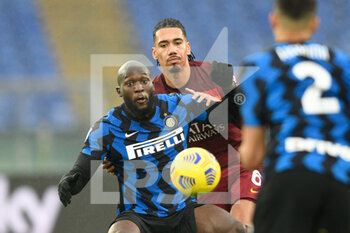 2021-01-10 - ROME, ITALY - January 10 : Romelu Lukaku (L) of FC International Milan in action against Chris Smalling (R) of AS Roma during the Serie A soccer match between AS Roma and FC International Milan at Stadio Olimpico on January 10,2021 in Rome Italy - AS ROMA VS FC INTERNAZIONALE - ITALIAN SERIE A - SOCCER