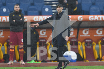 2021-01-10 - ROME, ITALY - January 10 : Head Coach Paulo Fonseca of AS Roma gestures at during Italian Serie A soccer match between AS Roma and FC International Milan at Stadio Olimpico on January 10,2021 in Rome Italy  - AS ROMA VS FC INTERNAZIONALE - ITALIAN SERIE A - SOCCER