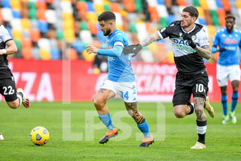2021-01-10 - Lorenzo Insigne (Napoli) carries the ball hindered by Rodrigo De Paul (Udinese) - UDINESE CALCIO VS SSC NAPOLI - ITALIAN SERIE A - SOCCER