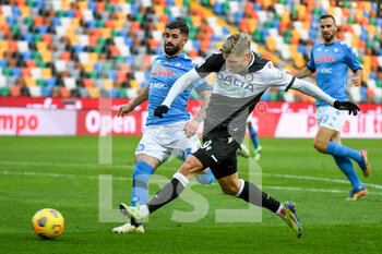 2021-01-10 - Jens Stryger Larsen (Udinese) kicks the ball hindered by Elseid Hysaj (Napoli) - UDINESE CALCIO VS SSC NAPOLI - ITALIAN SERIE A - SOCCER