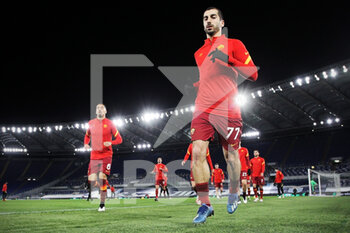 2021-01-15 - Henrikh Mkhitaryan of Roma at the end of warm up before the Italian championship Serie A football match between SS Lazio and AS Roma on January 15, 2021 at Stadio Olimpico in Rome, Italy - Photo Federico Proietti / DPPI - SS LAZIO VS AS ROMA - ITALIAN SERIE A - SOCCER