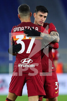 2021-01-15 - Leonardo Spinazzol (L) and Roger Ibanez of Roma greet each other during the Italian championship Serie A football match between SS Lazio and AS Roma on January 15, 2021 at Stadio Olimpico in Rome, Italy - Photo Federico Proietti / DPPI - SS LAZIO VS AS ROMA - ITALIAN SERIE A - SOCCER