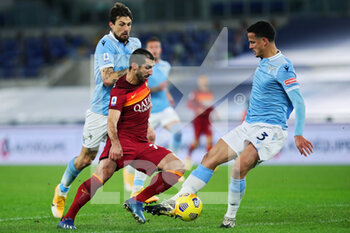 2021-01-15 - Henrikh Mkhitaryan (C) of Roma vies for the ball with Francesco Acerbi (L) and Luiz Felipe (R) of Lazio and during the Italian championship Serie A football match between SS Lazio and AS Roma on January 15, 2021 at Stadio Olimpico in Rome, Italy - Photo Federico Proietti / DPPI - SS LAZIO VS AS ROMA - ITALIAN SERIE A - SOCCER