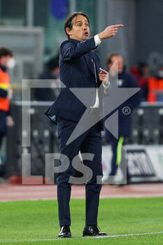 2021-01-15 - Simone Inzaghi, head coach of Lazio, reacts during the Italian championship Serie A football match between SS Lazio and AS Roma on January 15, 2021 at Stadio Olimpico in Rome, Italy - Photo Federico Proietti / DPPI - SS LAZIO VS AS ROMA - ITALIAN SERIE A - SOCCER