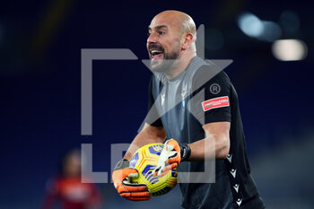 2021-01-15 - Pepe Reina, goalkeeper of Lazio, reacts during the Italian championship Serie A football match between SS Lazio and AS Roma on January 15, 2021 at Stadio Olimpico in Rome, Italy - Photo Federico Proietti / DPPI - SS LAZIO VS AS ROMA - ITALIAN SERIE A - SOCCER