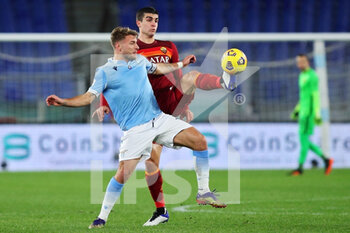2021-01-15 - Gianluca Mancini of Roma (R) fights for the ball with Ciro Immobile of Lazio during the Italian championship Serie A football match between SS Lazio and AS Roma on January 15, 2021 at Stadio Olimpico in Rome, Italy - Photo Federico Proietti / DPPI - SS LAZIO VS AS ROMA - ITALIAN SERIE A - SOCCER