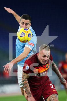 2021-01-15 - Adam Marusic of Lazio (UP) goes for a header with Rick Karsdorp of Roma during the Italian championship Serie A football match between SS Lazio and AS Roma on January 15, 2021 at Stadio Olimpico in Rome, Italy - Photo Federico Proietti / DPPI - SS LAZIO VS AS ROMA - ITALIAN SERIE A - SOCCER