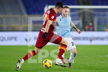 2021-01-15 - Manuel Lazzari of Lazio in action (R) during the Italian championship Serie A football match between SS Lazio and AS Roma on January 15, 2021 at Stadio Olimpico in Rome, Italy - Photo Federico Proietti / DPPI - SS LAZIO VS AS ROMA - ITALIAN SERIE A - SOCCER