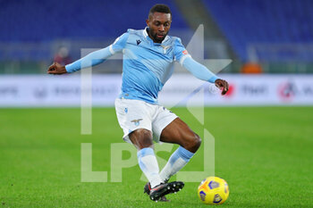 2021-01-15 - Jean Daniel Akpa Akpro of Lazio kicks the ball during the Italian championship Serie A football match between SS Lazio and AS Roma on January 15, 2021 at Stadio Olimpico in Rome, Italy - Photo Federico Proietti / DPPI - SS LAZIO VS AS ROMA - ITALIAN SERIE A - SOCCER