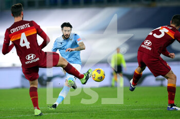 2021-01-15 - Luis Alberto of Lazio scoring 3-0 goal during the Italian championship Serie A football match between SS Lazio and AS Roma on January 15, 2021 at Stadio Olimpico in Rome, Italy - Photo Federico Proietti / DPPI - SS LAZIO VS AS ROMA - ITALIAN SERIE A - SOCCER