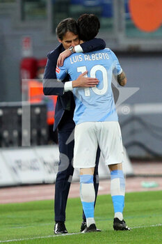 2021-01-15 - Luis Alberto of Lazio celebrates with the head coach Simone Inzaghi after scoring 3-0 goal during the Italian championship Serie A football match between SS Lazio and AS Roma on January 15, 2021 at Stadio Olimpico in Rome, Italy - Photo Federico Proietti / DPPI - SS LAZIO VS AS ROMA - ITALIAN SERIE A - SOCCER