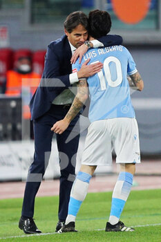 2021-01-15 - Luis Alberto of Lazio (R) celebrates with the head coach Simone Inzaghi (L) after scoring 3-0 goal during the Italian championship Serie A football match between SS Lazio and AS Roma on January 15, 2021 at Stadio Olimpico in Rome, Italy - Photo Federico Proietti / DPPI - SS LAZIO VS AS ROMA - ITALIAN SERIE A - SOCCER
