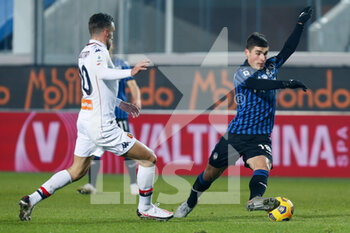 2021-01-17 - Ruslan Malinovskyi (Atalanta) dribbling su Kevin Strootman (Genoa C.F.C.) - ATALANTA BC VS GENOA CFC - ITALIAN SERIE A - SOCCER