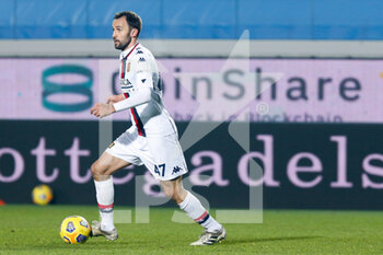 2021-01-17 - Milan Badelj (Genoa C.F.C.) porta palla al limite della propria area di rigore - ATALANTA BC VS GENOA CFC - ITALIAN SERIE A - SOCCER