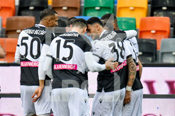 2021-01-20 - Roberto Pereyra (Udinese) celebrates after scoring a goal of 1-0 with teammates - UDINESE CALCIO VS ATALANTA BC - ITALIAN SERIE A - SOCCER