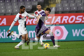 2021-01-23 - Dusan Vlahovic  of ACF Fiorentina in action against Koffy Djidji of FC Crotone  - ACF FIORENTINA VS FC CROTONE - ITALIAN SERIE A - SOCCER