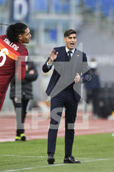 2021-01-23 - ROME, ITALY - January 23 : Head Coach Paulo Fonseca of AS Roma gestures at during Italian Serie A soccer match between AS Roma and Spezia at Stadio Olimpico on January 23,2021 in Rome Italy  - AS ROMA VS SPEZIA CALCIO - ITALIAN SERIE A - SOCCER