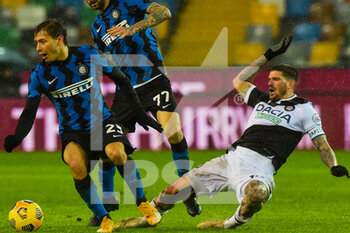 2021-01-23 - Nicolò Barella of Inter fight for the ball against Javier Rodrigo De Paul of Udinese - UDINESE CALCIO VS FC INTERNAZIONALE - ITALIAN SERIE A - SOCCER