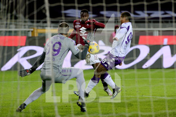 2021-01-29 - Wilfried Singo (Torino FC) kick the ball on shot - TORINO FC VS ACF FIORENTINA - ITALIAN SERIE A - SOCCER