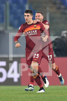 2021-01-31 -  ROME, ITALY - January 31 : Gianluca Mancini (23 ) of AS Roma celebrates with his team mates after scoring a goal during Italian Serie A soccer match between AS Roma and Hellas Verona n at Stadio Olimpico on January 31,2021 in Rome Italy - AS ROMA VS HELLAS VERONA - ITALIAN SERIE A - SOCCER