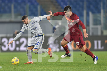 2021-01-31 - ROME, ITALY - January 31 : Mattia Zaccagni (L) of Hellas Verona in action against Gianluca Mancinin(R) of AS Roma during the Serie A soccer match between AS Roma and Hellas Verona at Stadio Olimpico on January 31,2021 in Rome Italy - AS ROMA VS HELLAS VERONA - ITALIAN SERIE A - SOCCER