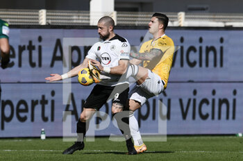 2021-01-31 - Andreay Galabinov of Spezia 1906 in action against Kevin Bonifazi of Udinese Calcio  - SPEZIA CALCIO VS UDINESE CALCIO - ITALIAN SERIE A - SOCCER