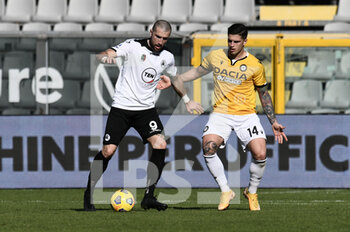 2021-01-31 - Andrey Galabinov of Spezia 1906 in action against Kevin Bonifazi of Udinese - SPEZIA CALCIO VS UDINESE CALCIO - ITALIAN SERIE A - SOCCER