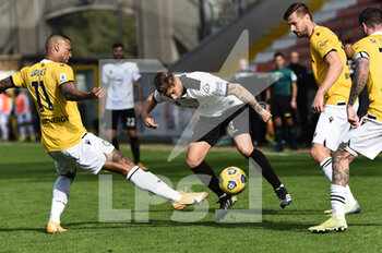 2021-01-31 - Matteo Ricci of Spezia 1906 in action against Walace of Udinese Calcio - SPEZIA CALCIO VS UDINESE CALCIO - ITALIAN SERIE A - SOCCER