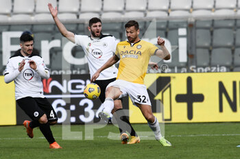 2021-01-31 - Fernando Llorente of Udinese Calcio in action against Julian Chabot of Spezia 1906 - SPEZIA CALCIO VS UDINESE CALCIO - ITALIAN SERIE A - SOCCER